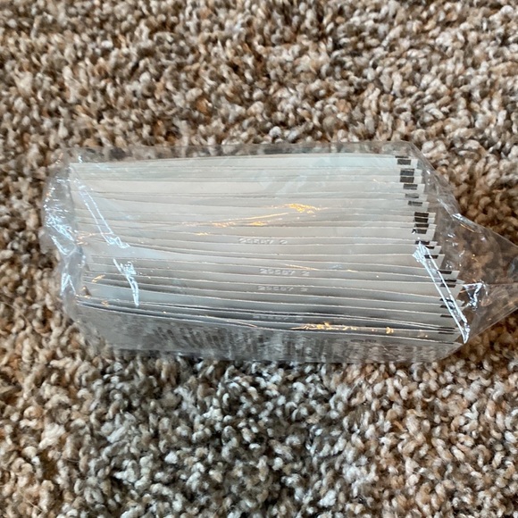 🔥25 SAMPLE CAUDALIE PARIS COMPLEXION CORRECTING VINOPERFECT🔥 - Picture 3 of 4